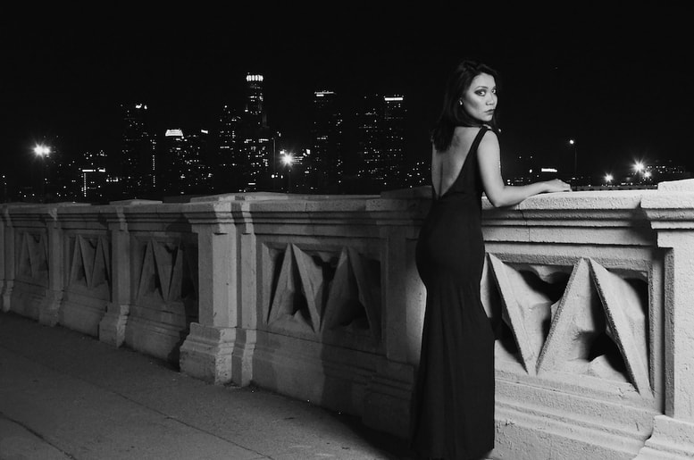 Vivien by Florian Borgeat - Photography - black and white picture of a woman on a los angeles bridge