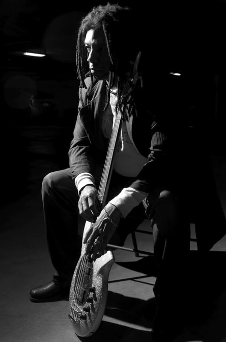 Philip Bynoe by Florian Borgeat - Photography - black and white portrait of a bass player